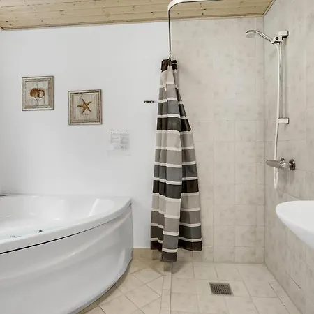 Holiday home Stunning In With Wifi Grasten